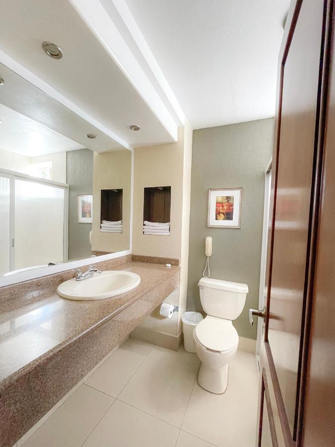 Hotel Fenix Los Mochis Bagian luar foto